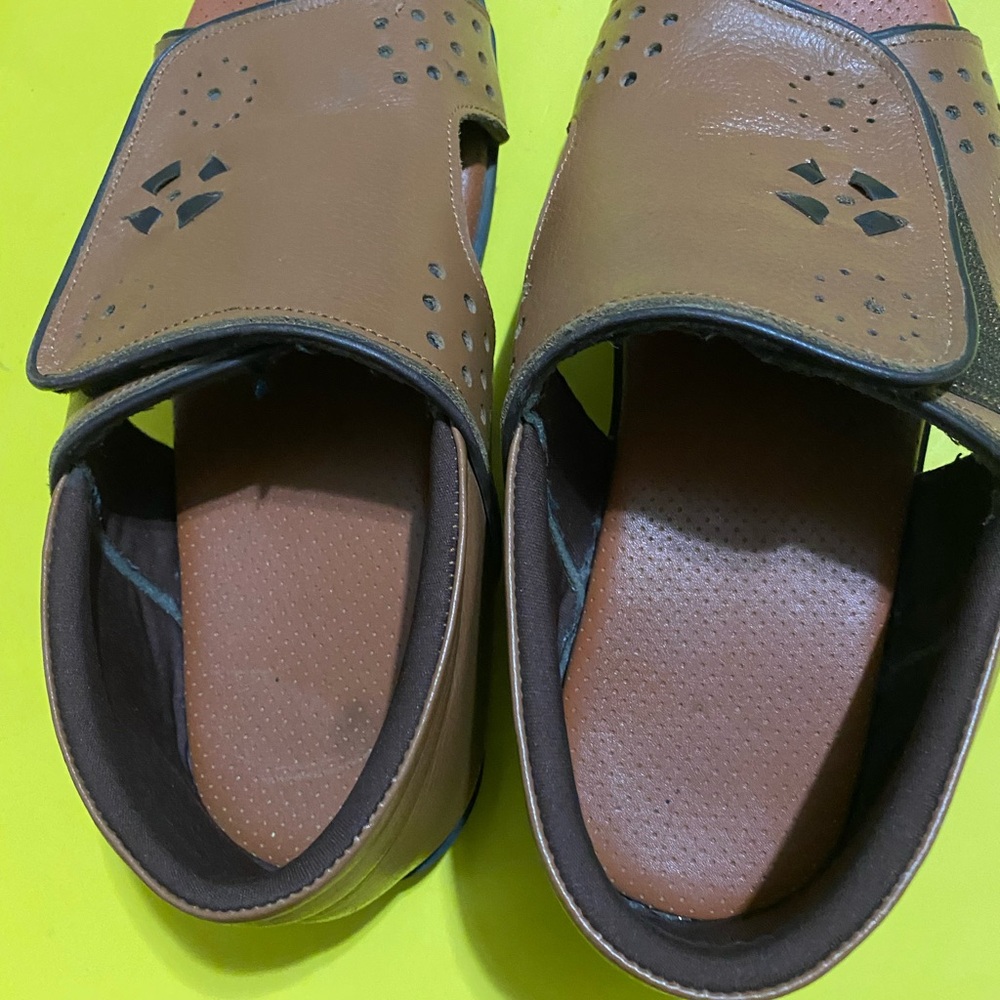 Women’s brown leather diabetic MV  Sandals US 9